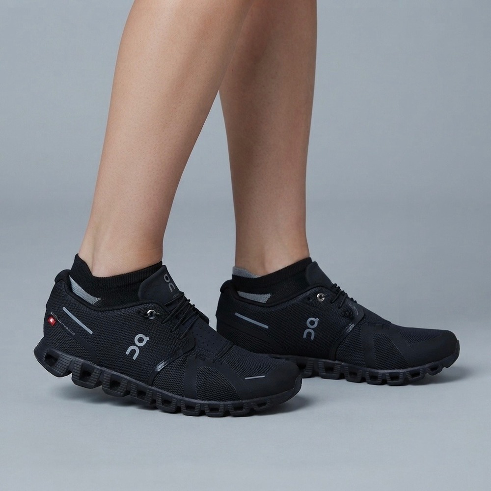 On Running Cloud 5 Shoes Womens US 8.5 Black White CloudTec Athletic Sneakers